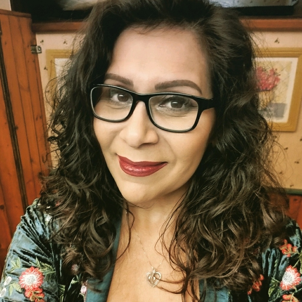 Meet your Posher, Rena